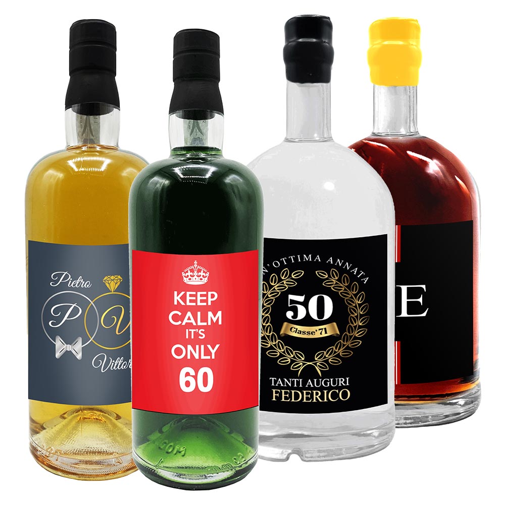 Bottiglie di liquore con etichette personalizzate