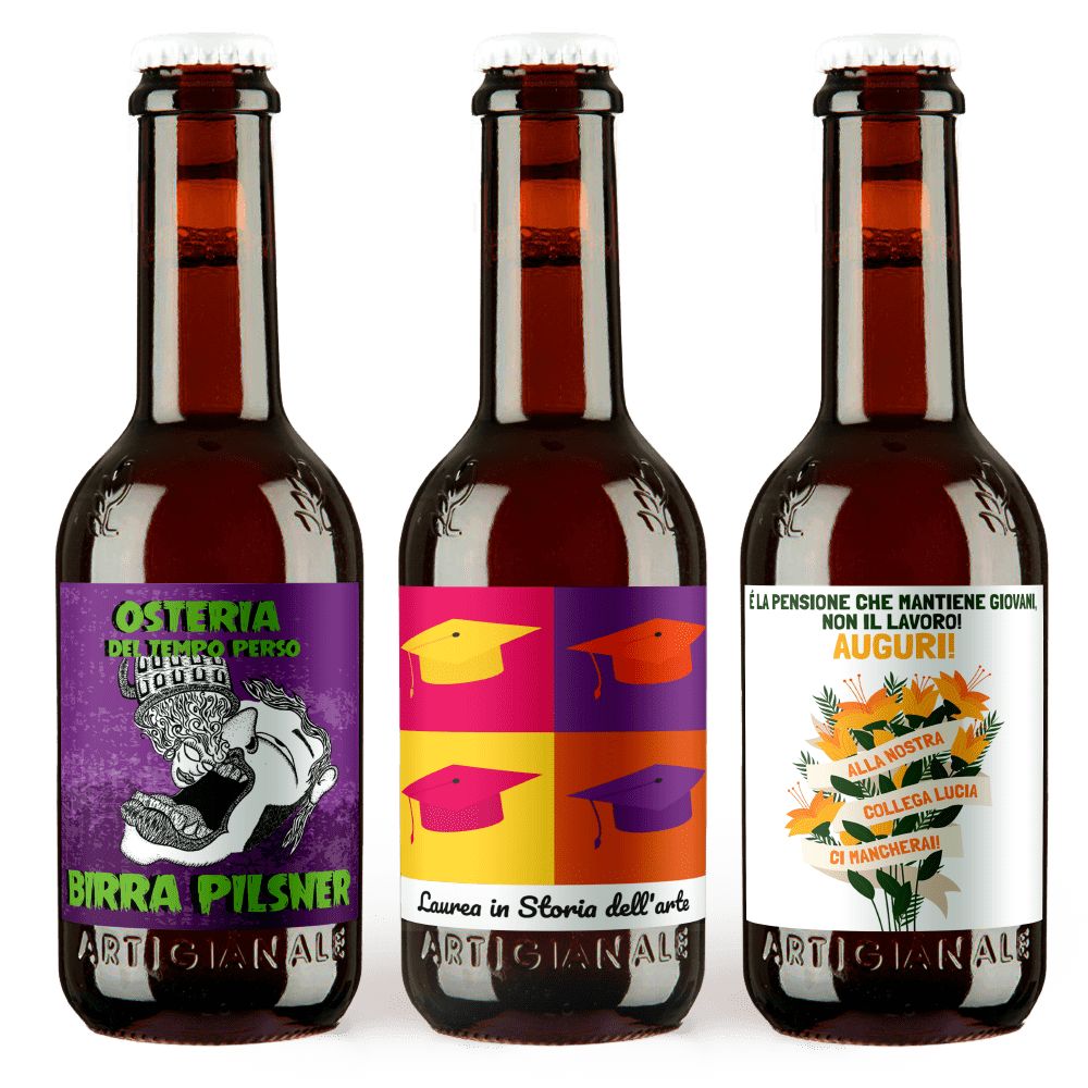 Tre bottiglie birra rossa con etichette personalizzate